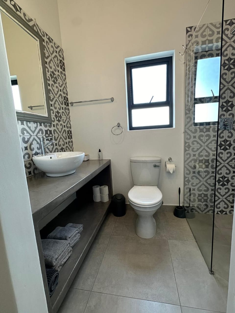 Shower, Toilet, Bathroom, towels
