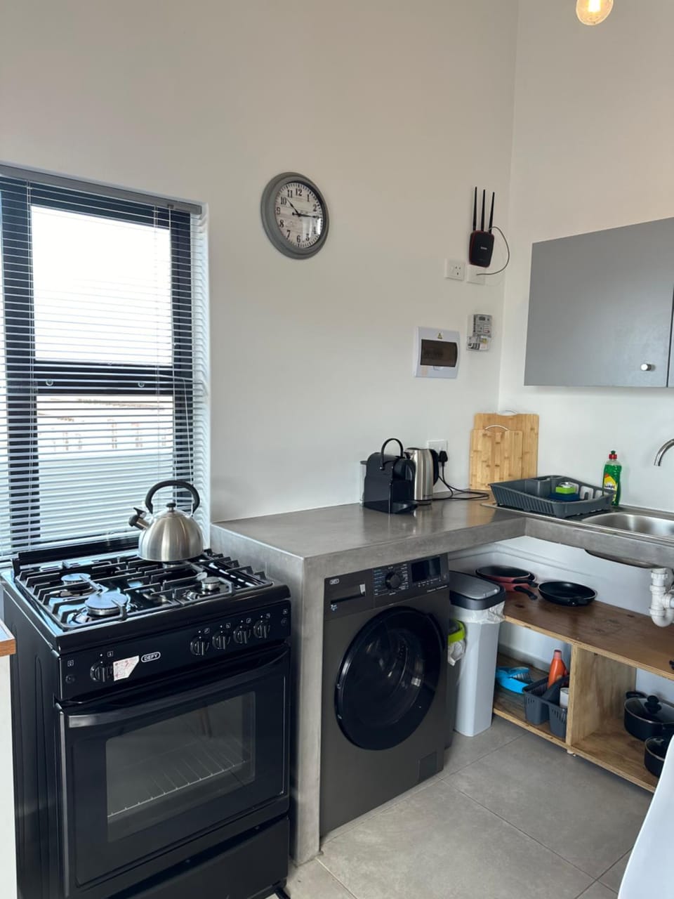 Coffee/tea facilities, Kitchen or kitchenette, stove, toaster