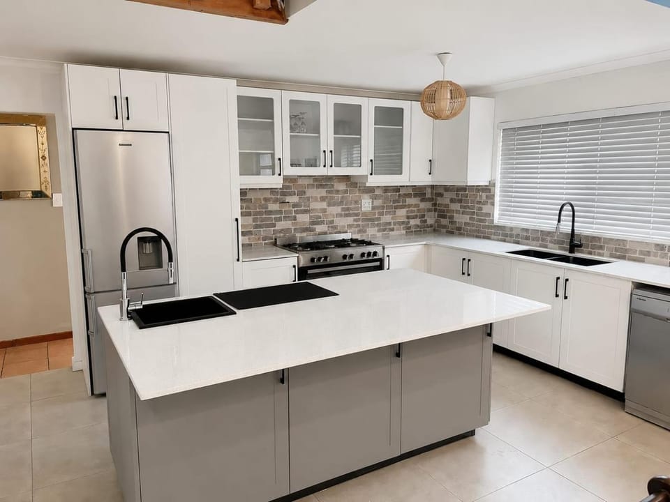 Modern, spacious & newly renovated Langebaan Stay House in Western Cape