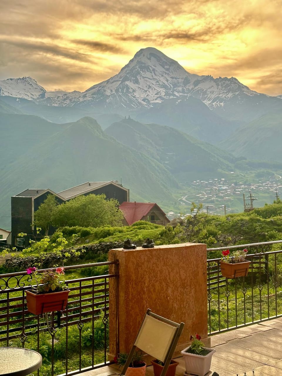 Nearby landmark, Spring, Day, Natural landscape, View (from property/room), Balcony/Terrace, Mountain view