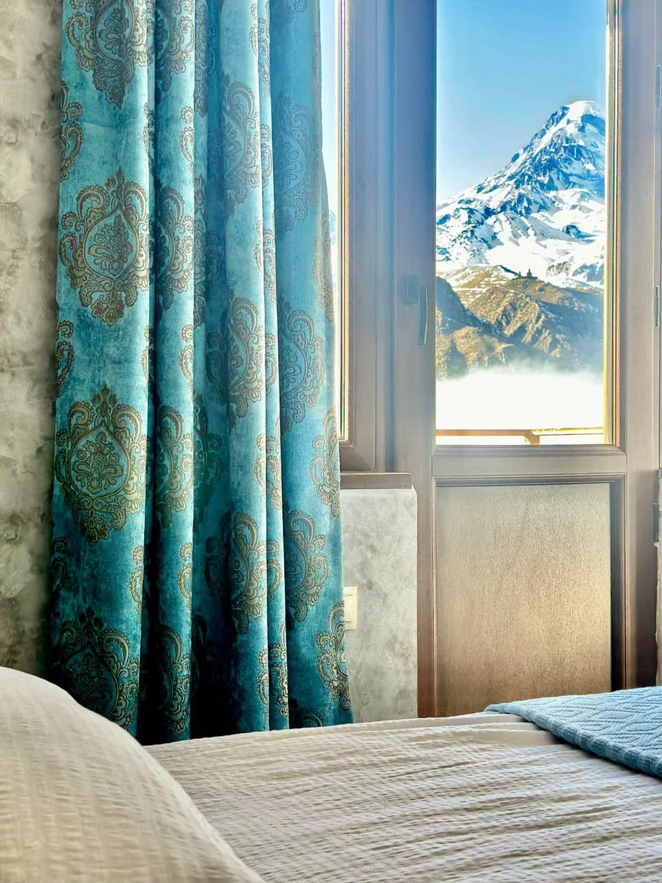 Bed, Natural landscape, Photo of the whole room, Bedroom, Mountain view