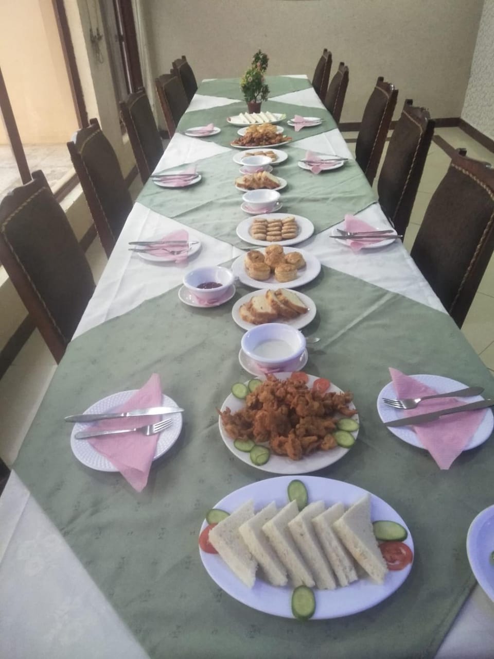 Restaurant/places to eat, Restaurant/places to eat, Food and drinks, Dining area, Food, Lunch