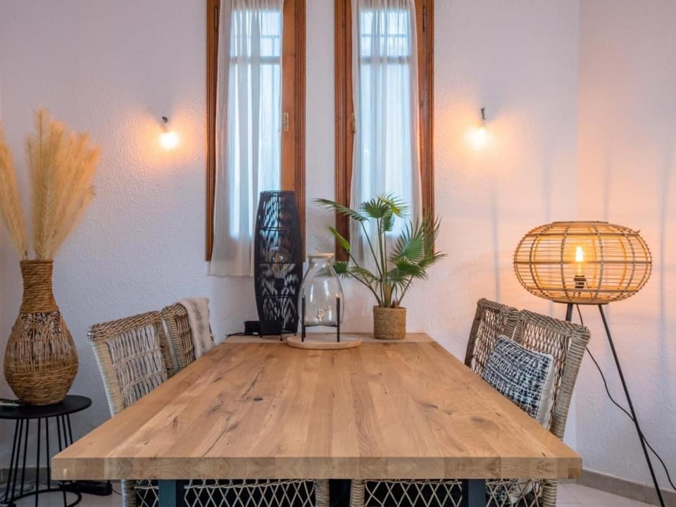 Living room, Decorative detail, Seating area, Dining area