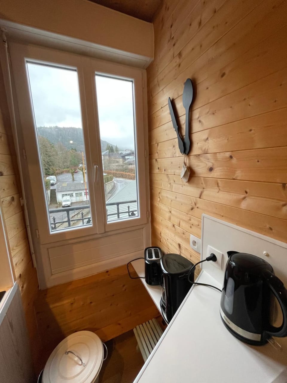 Kitchen or kitchenette, City view