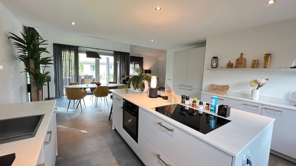 Kitchen or kitchenette, Dining area, minibar, pet friendly, stove