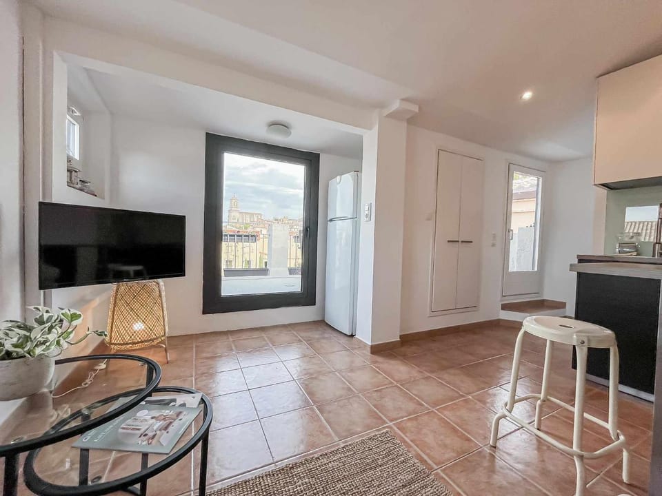 Romantic Duplex with terrace and great views Apartment in Girona
