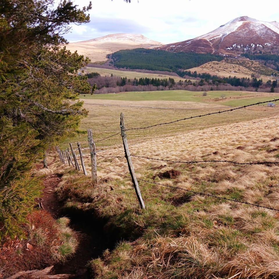 Nearby landmark, Natural landscape, Hiking