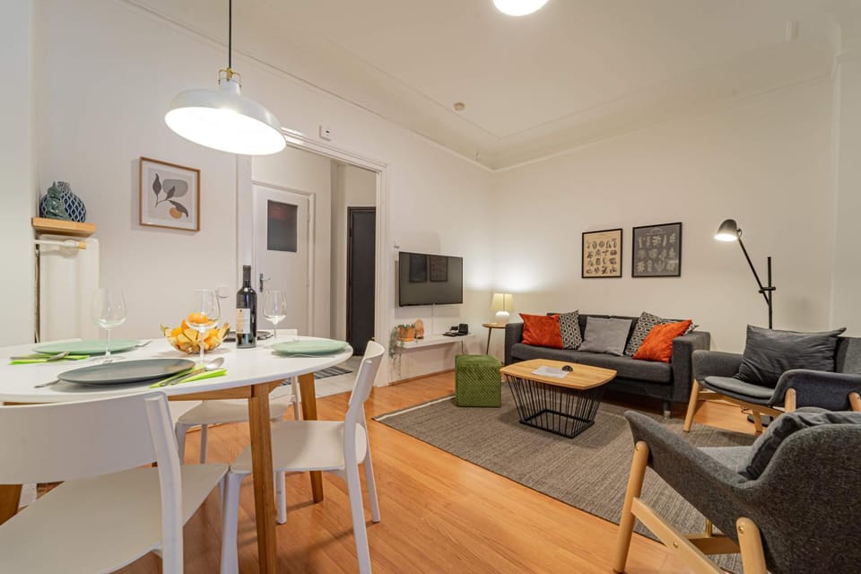 Central&Cozy Balcony!3bdr 2bth Apartment in Budapest