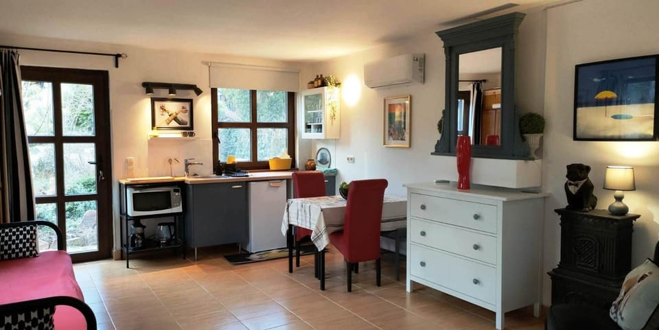Kitchen or kitchenette, Living room, Dining area