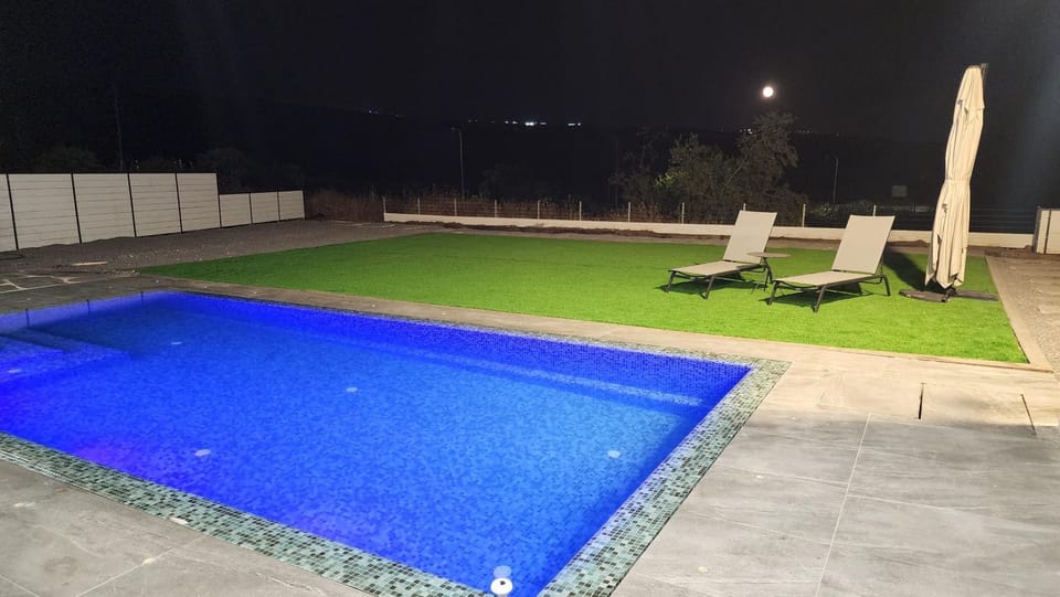 Night, Swimming pool, sunbed