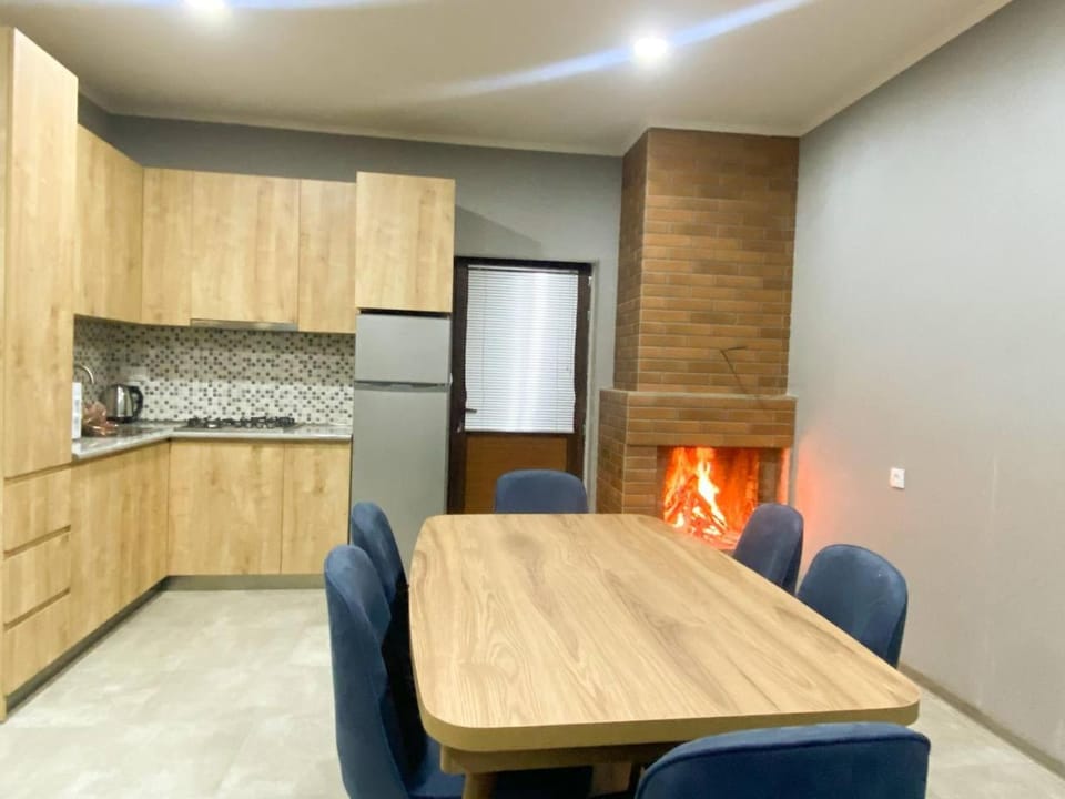 Kitchen or kitchenette, Dining area, minibar, pet friendly, stove
