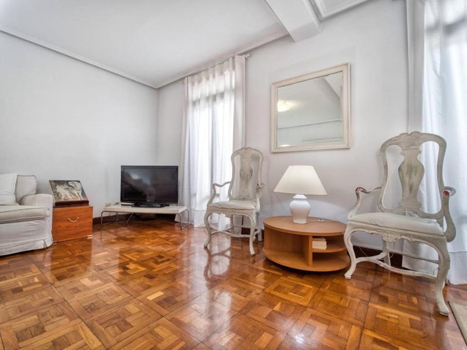 Communal lounge/ TV room, TV and multimedia, Living room, Seating area