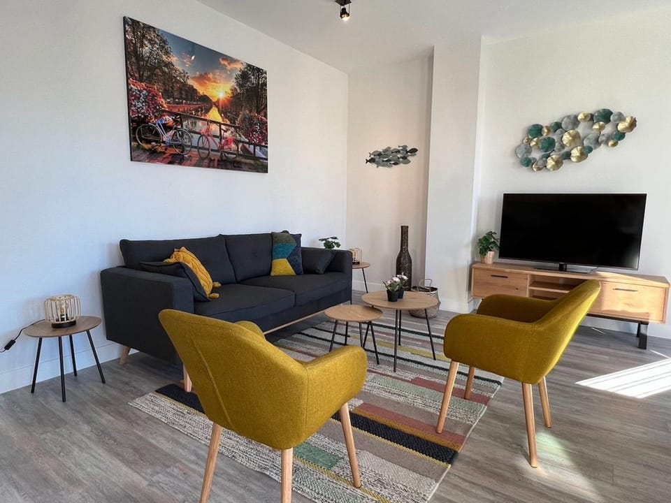 TV and multimedia, Living room, Seating area