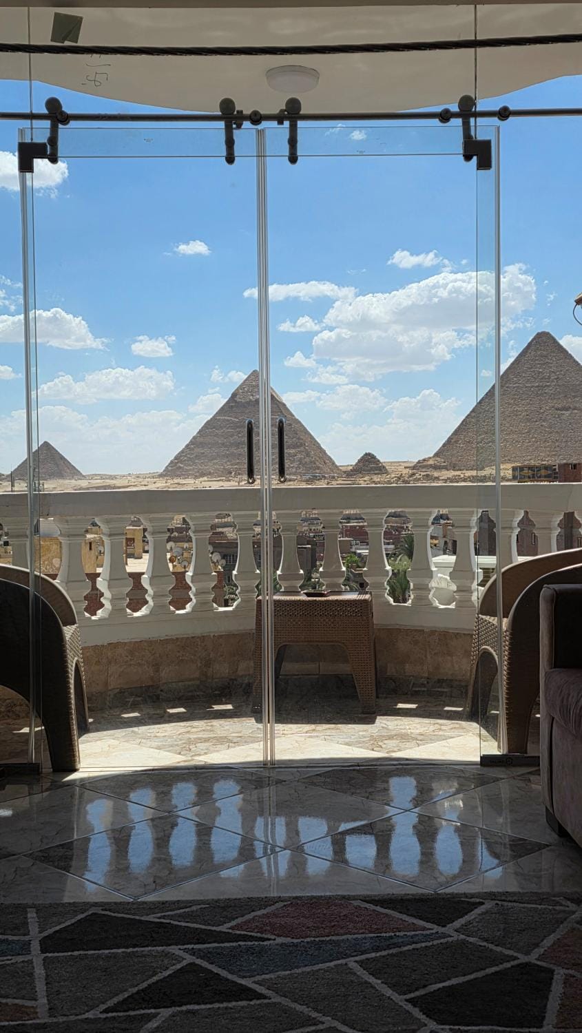 Family apartment with a view of the pyramids Apartment in Egypt