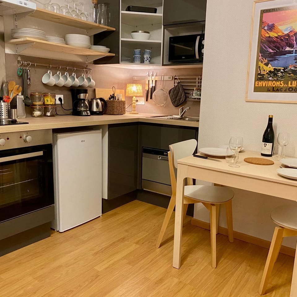 Coffee/tea facilities, Kitchen or kitchenette, Food and drinks, Dining area, Drinks, dishwasher, minibar, pet friendly, stove
