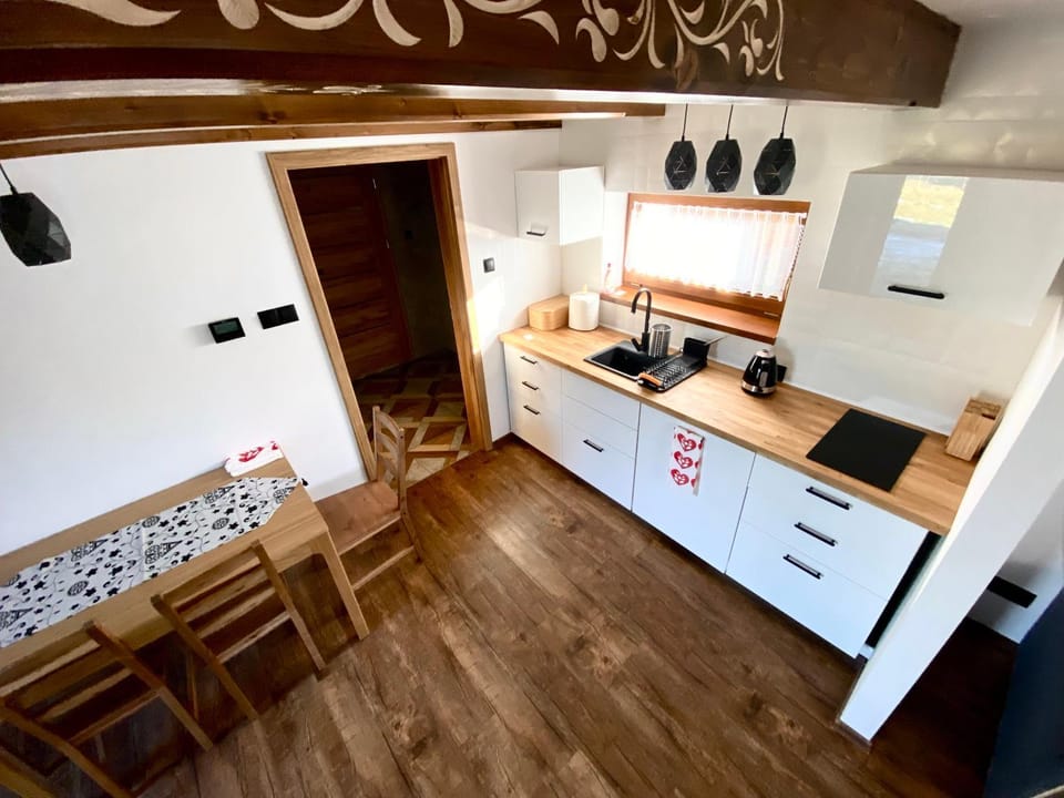 Kitchen or kitchenette, Dining area, minibar, pet friendly