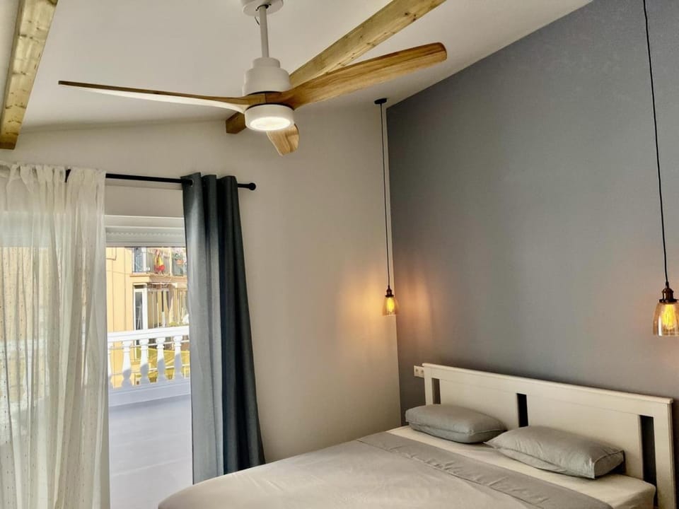 Bed, Photo of the whole room, Bedroom, fireplace