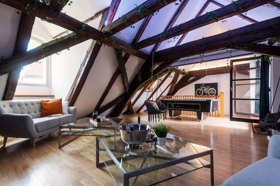 Living room, Seating area