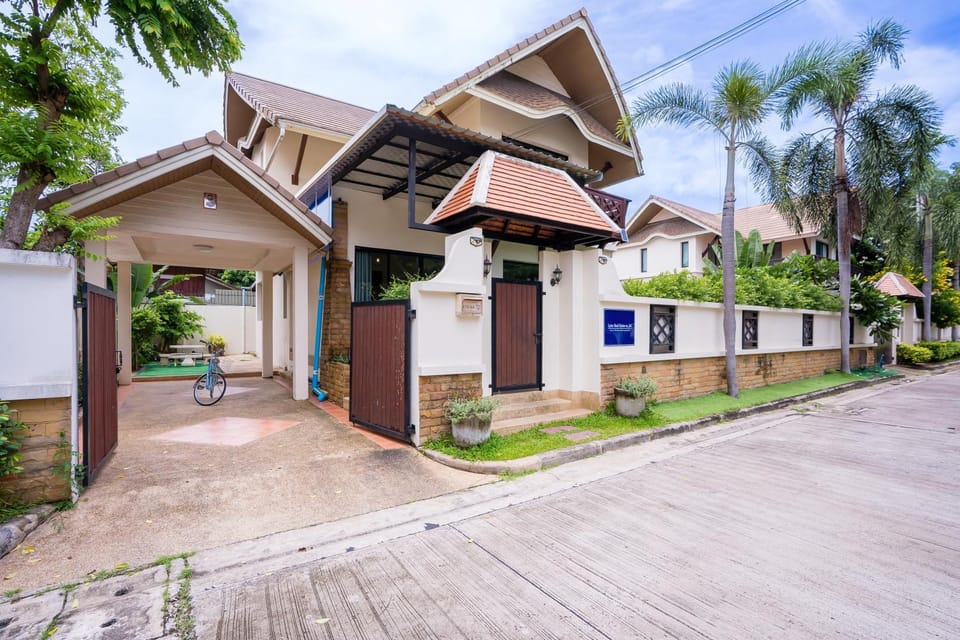 Property building, Spring, Day, Street view
