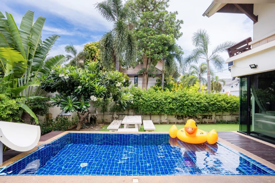 Patio, Spring, Day, Natural landscape, Garden, Garden view, Pool view, Swimming pool, sunbed