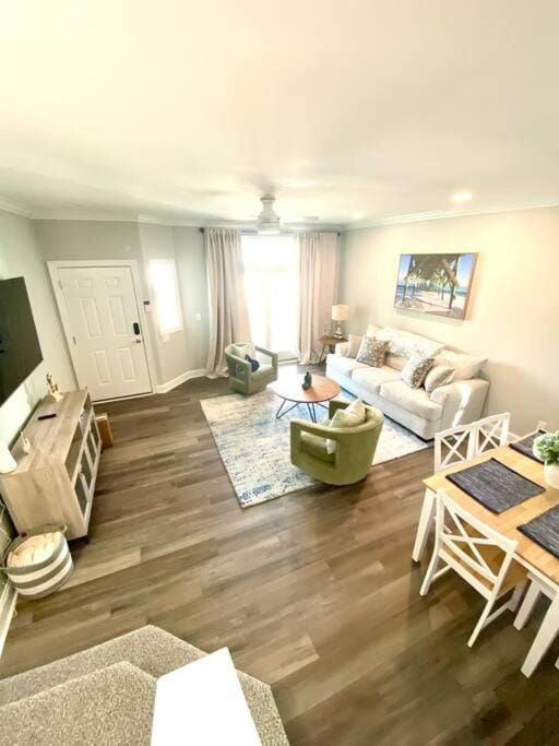 Henderson Haven 4 BR / 3 BA Villa, Steps to Beach Villa in Wrightsville Beach