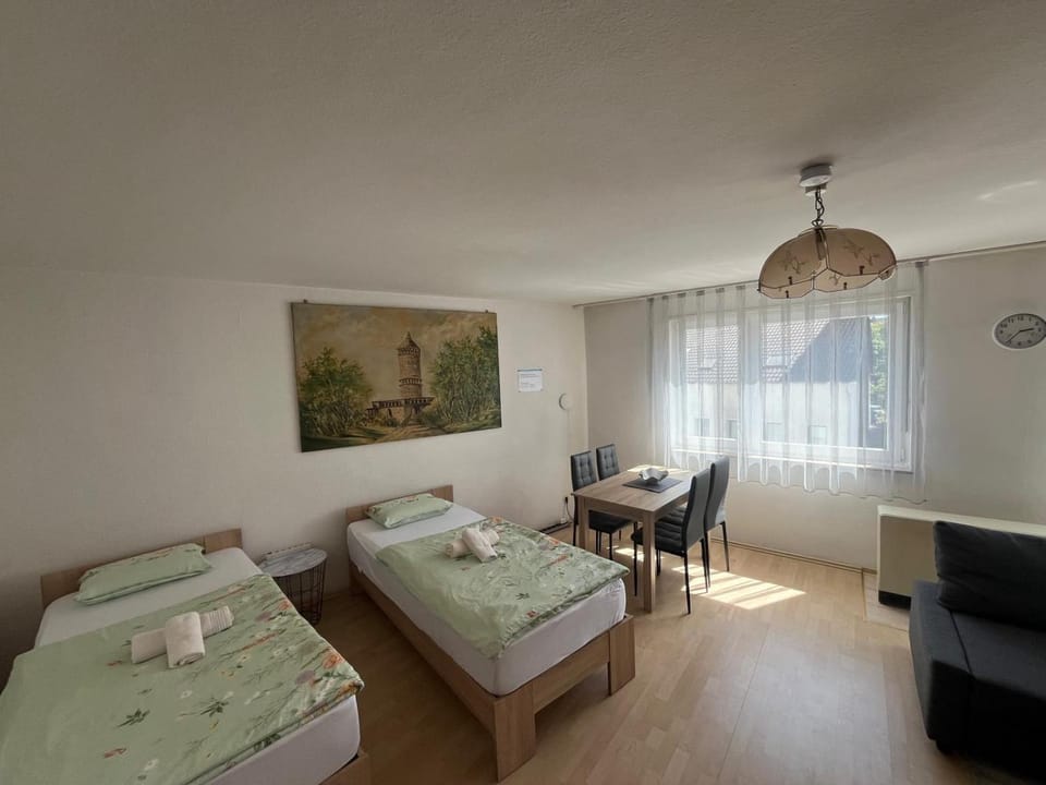 Bed, Living room, Bedroom, towels