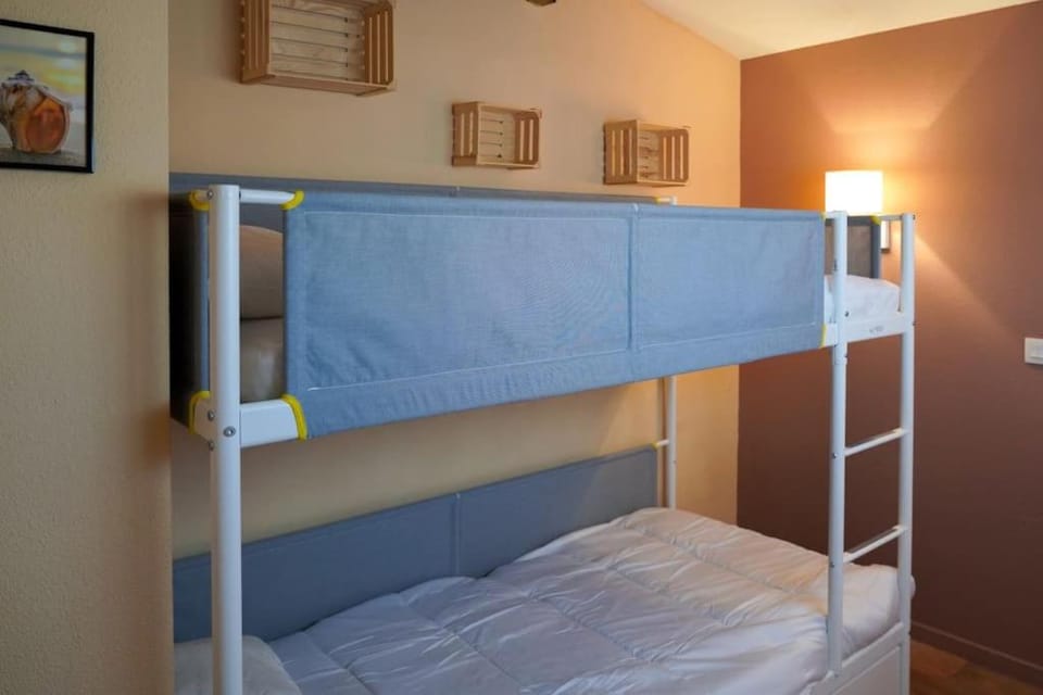 Bed, Photo of the whole room, Bedroom, bunk bed