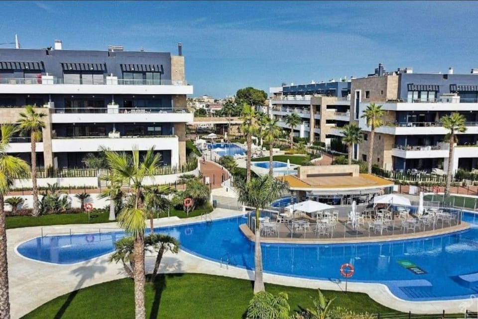 Restaurant/places to eat, Garden, Balcony/Terrace, Lounge or bar, Pool view, Swimming pool, Entertainment, sunbed