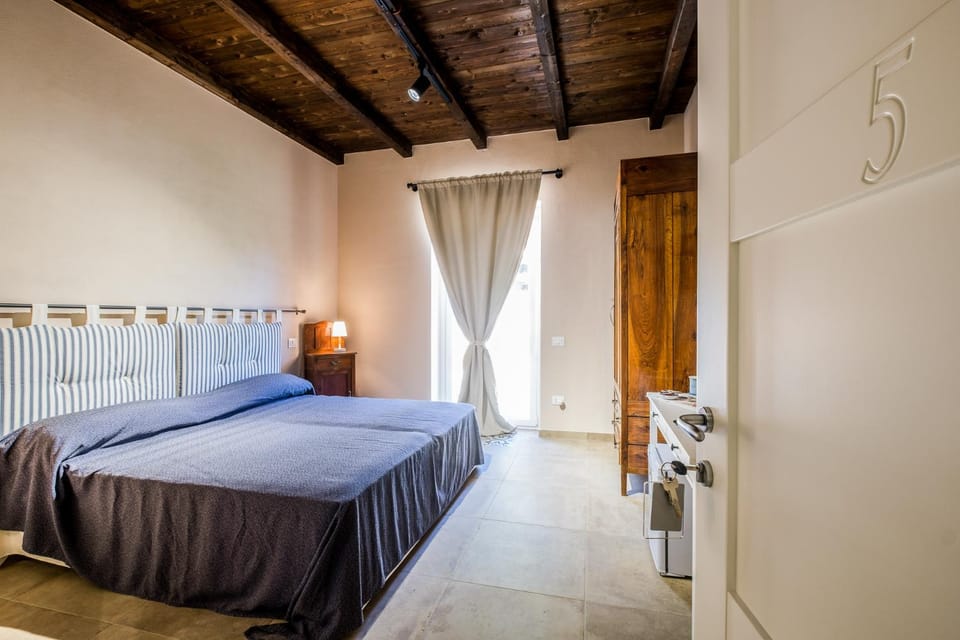 Bed, Photo of the whole room, Bedroom, internet