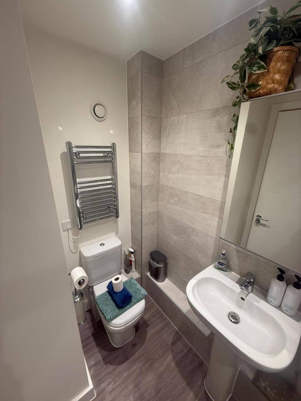 Number 10 Stunning Apartment, Fantastic Location! Free secure parking Apartment in Exmouth
