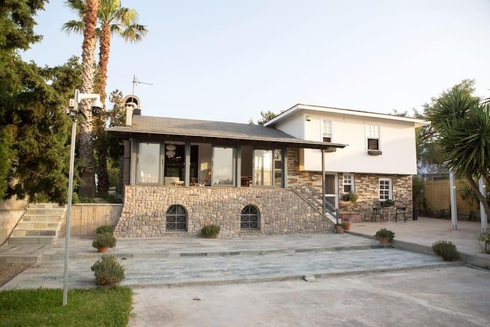 Property building, Day