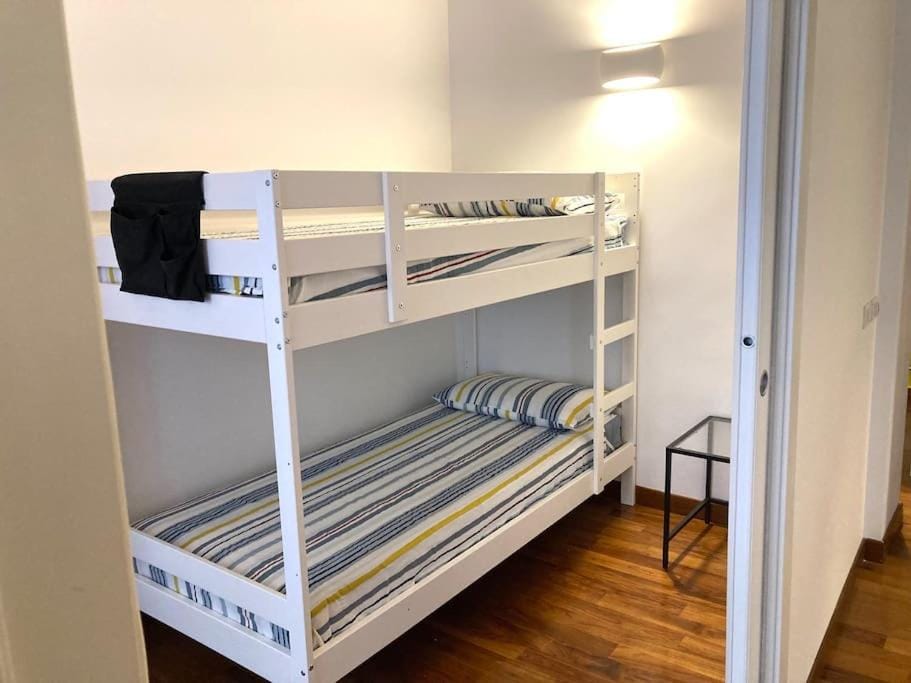 Bedroom, bunk bed