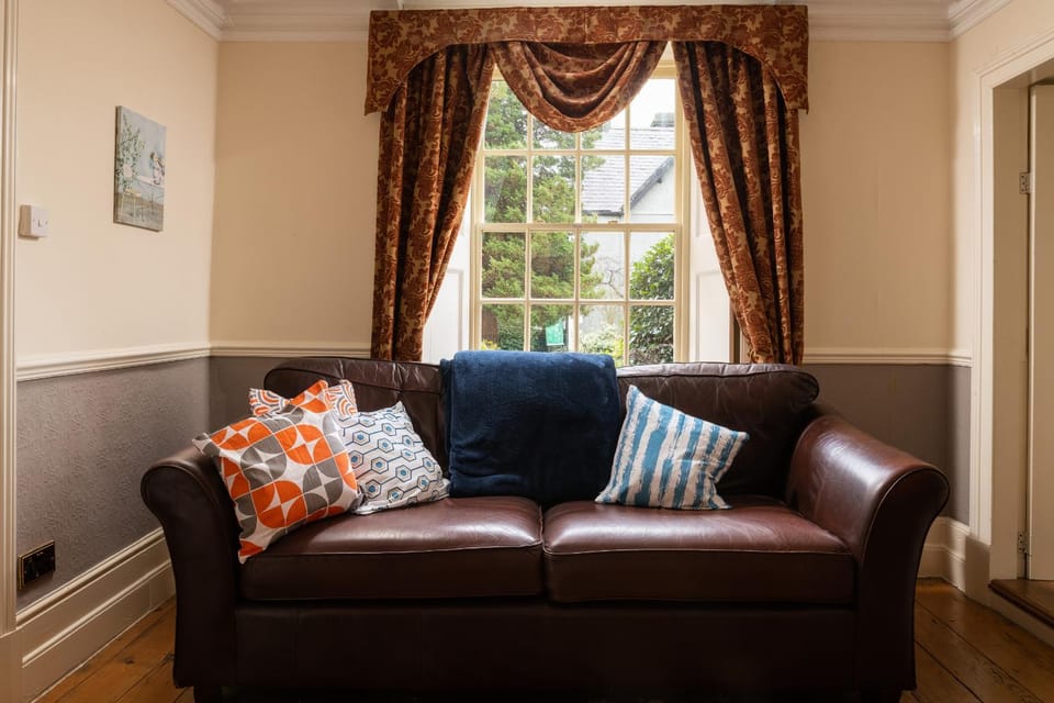 Communal lounge/ TV room, Living room, Seating area