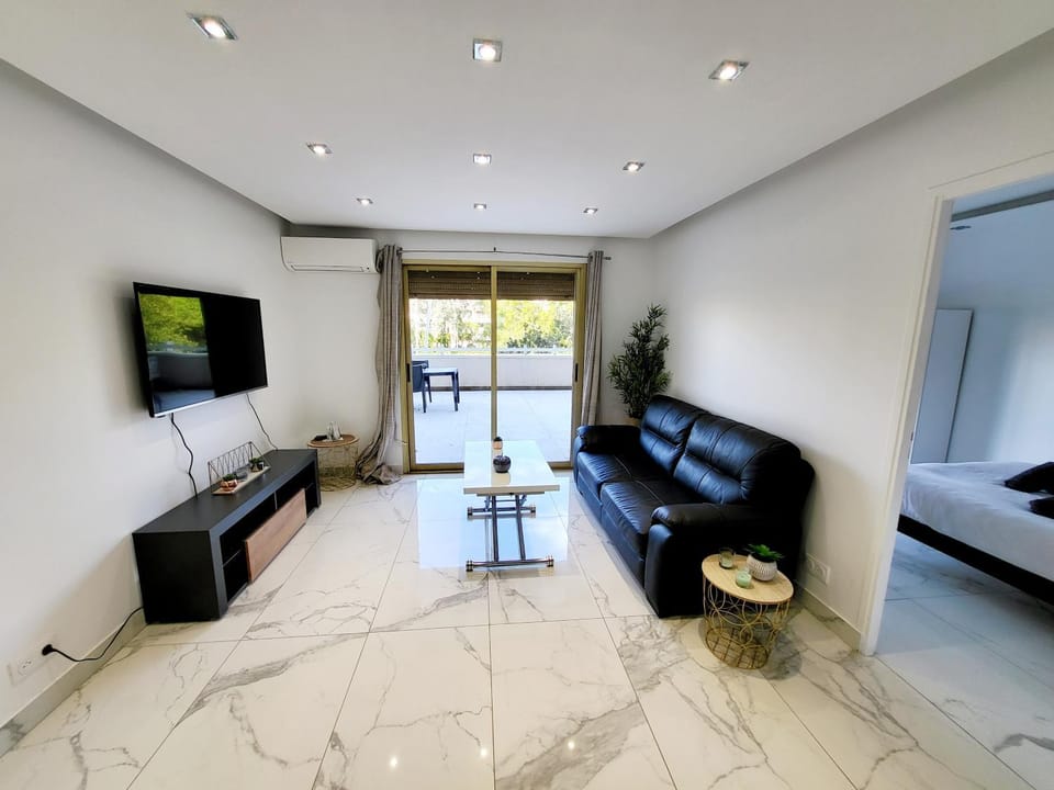 Communal lounge/ TV room, TV and multimedia, Living room, Seating area