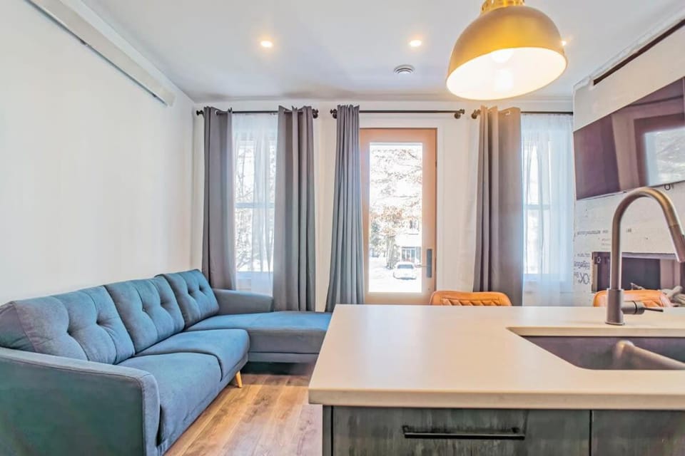 201 Condo au rez de chaussée , au coeur de Bromont Apartment in Quebec