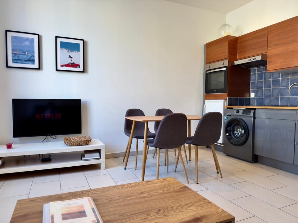TV and multimedia, Kitchen or kitchenette, Living room, washing machine