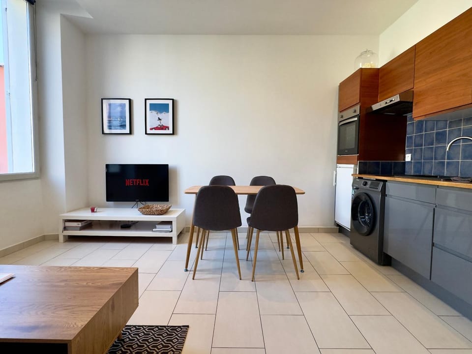 Kitchen or kitchenette, Living room
