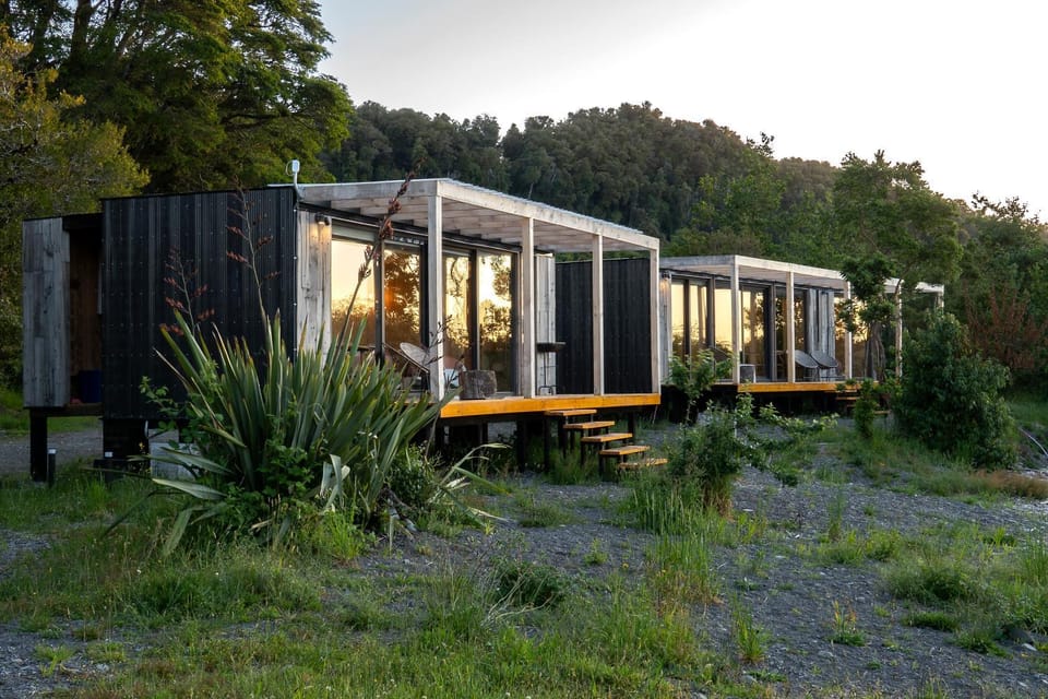OUTSCAPE l Cabañas a Orilla del Lago Puyehue Country House in Los Lagos, Chile