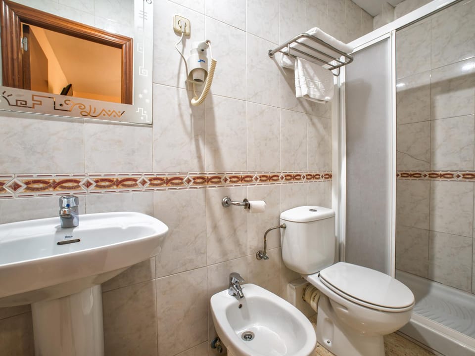 Bathroom, Decorative detail