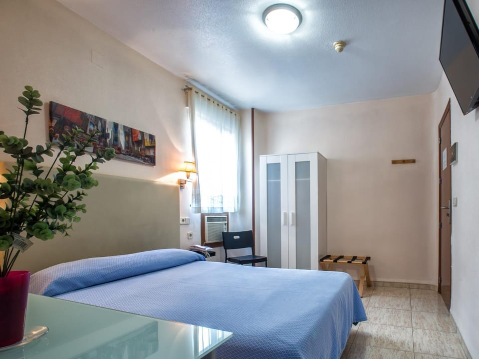 Photo of the whole room, Decorative detail, Bedroom