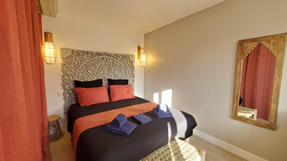 Bed, Photo of the whole room, Bedroom, towels, wardrobe