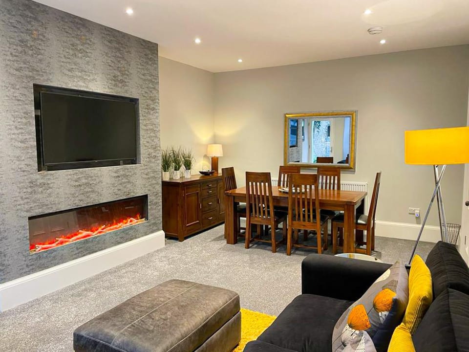 TV and multimedia, Living room, Dining area