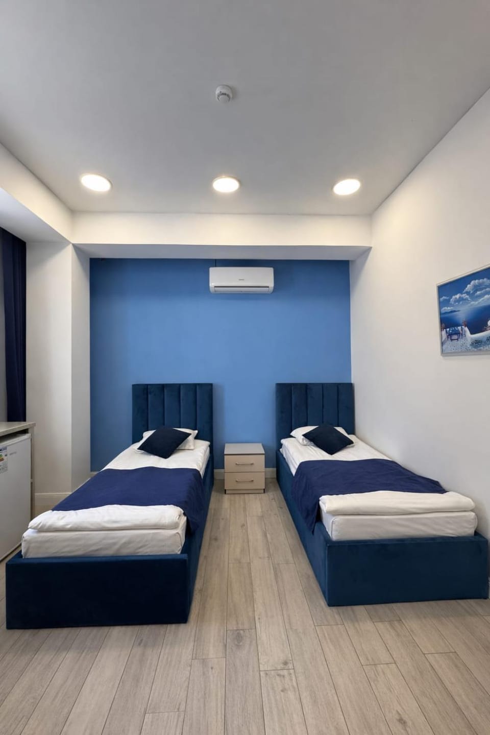 Bed, Photo of the whole room, Bedroom, air conditioner