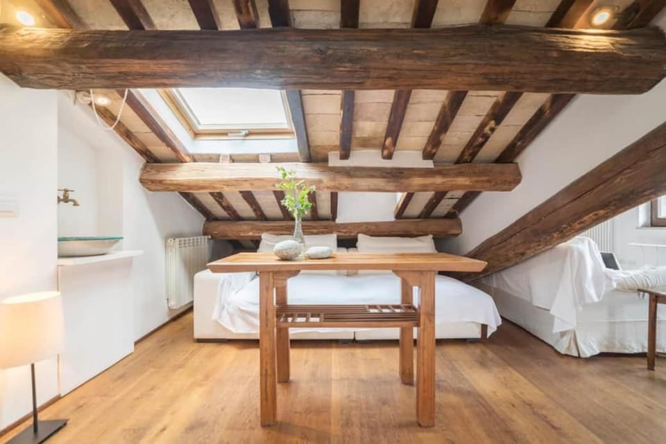 Pantheon Charming Penthouse Apartment in Rome