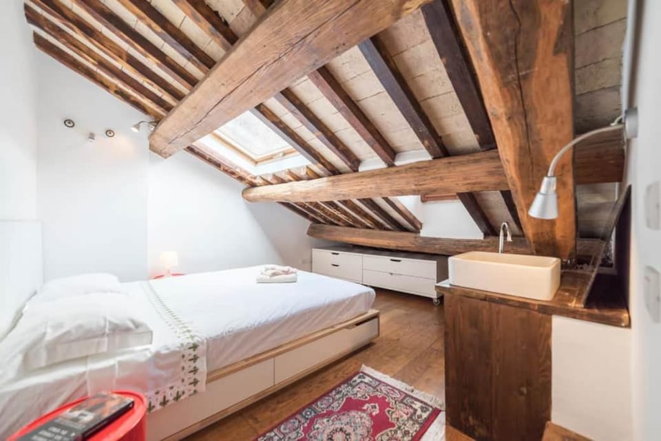 Pantheon Charming Penthouse Apartment in Rome