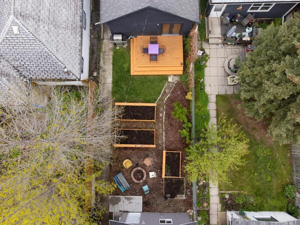 Property building, Bird's eye view, Garden, Garden view