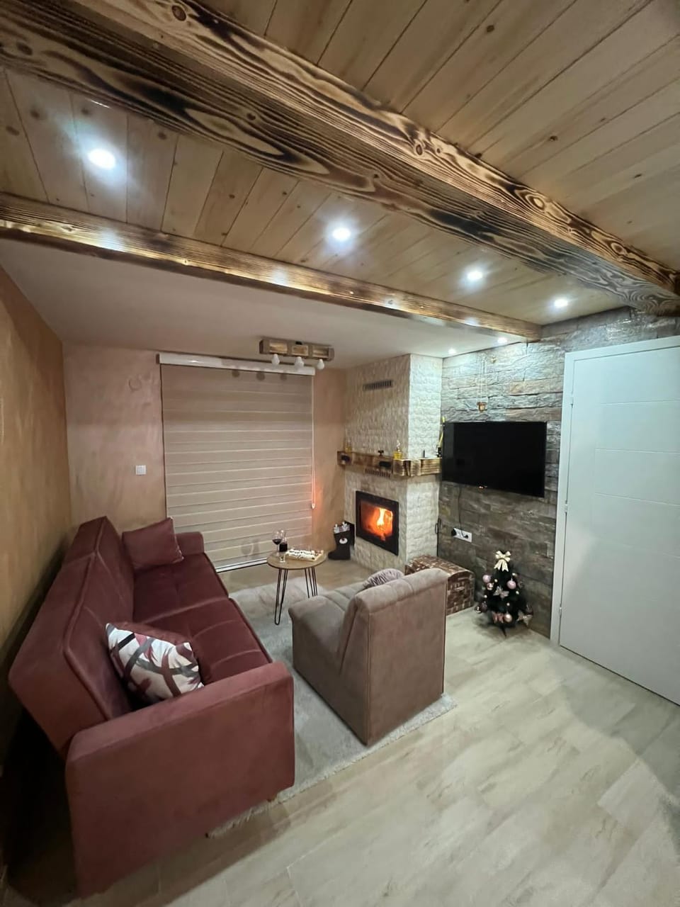 TV and multimedia, Kitchen or kitchenette, Living room, Seating area