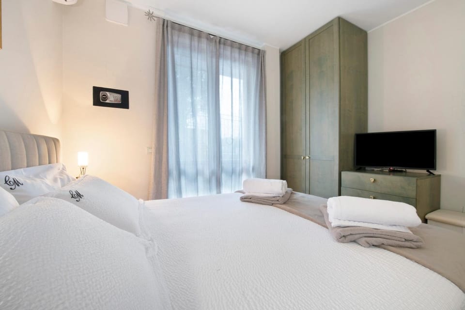 Living room, Bedroom