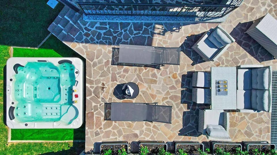 Property building, Swimming pool