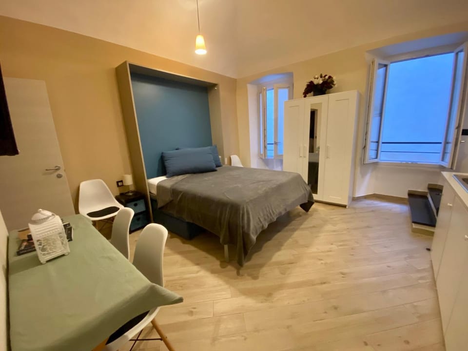 Bed, Living room, Photo of the whole room